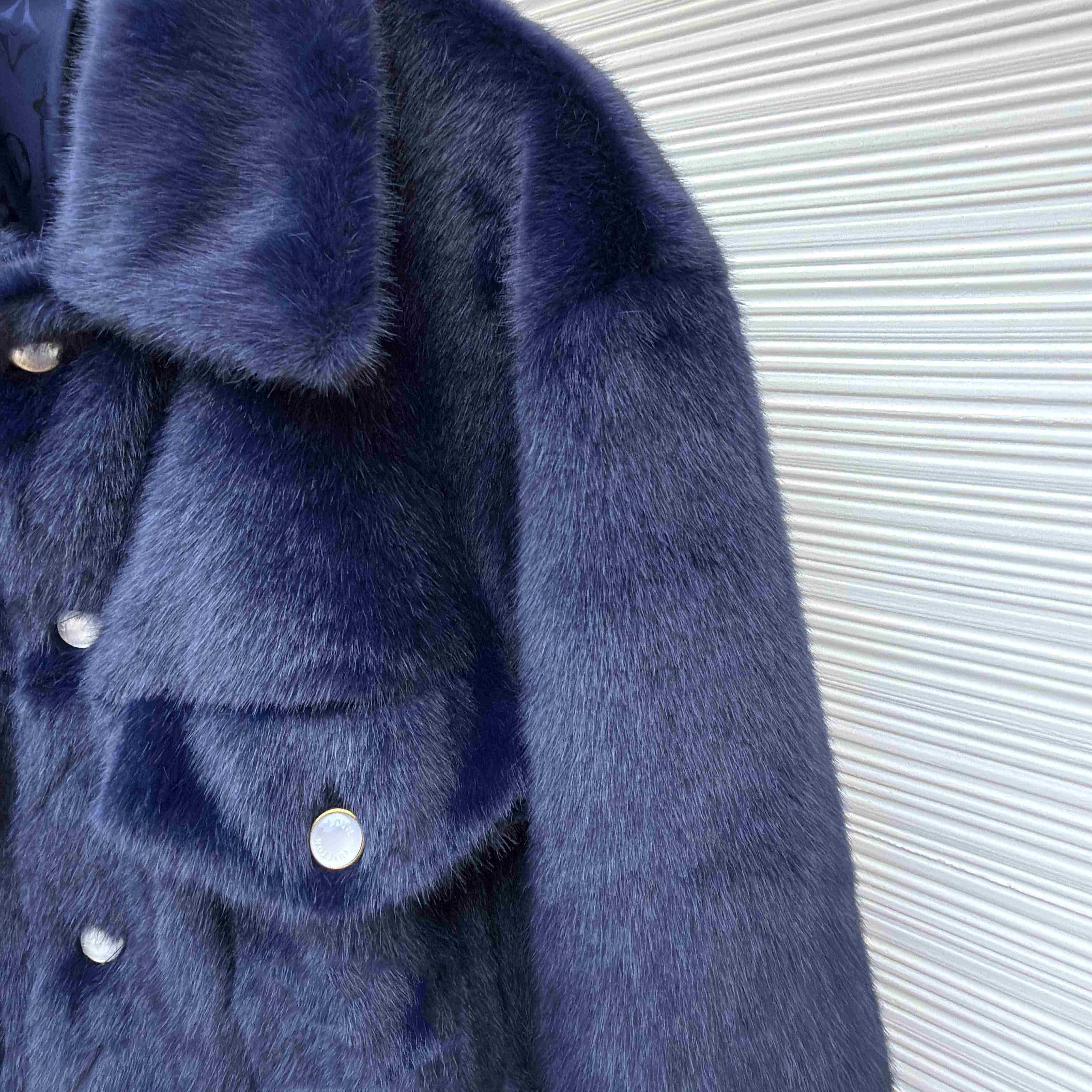 Louis Vuitton Mink Denim Trucker Jacket   1AILX0 - EUR FASHION