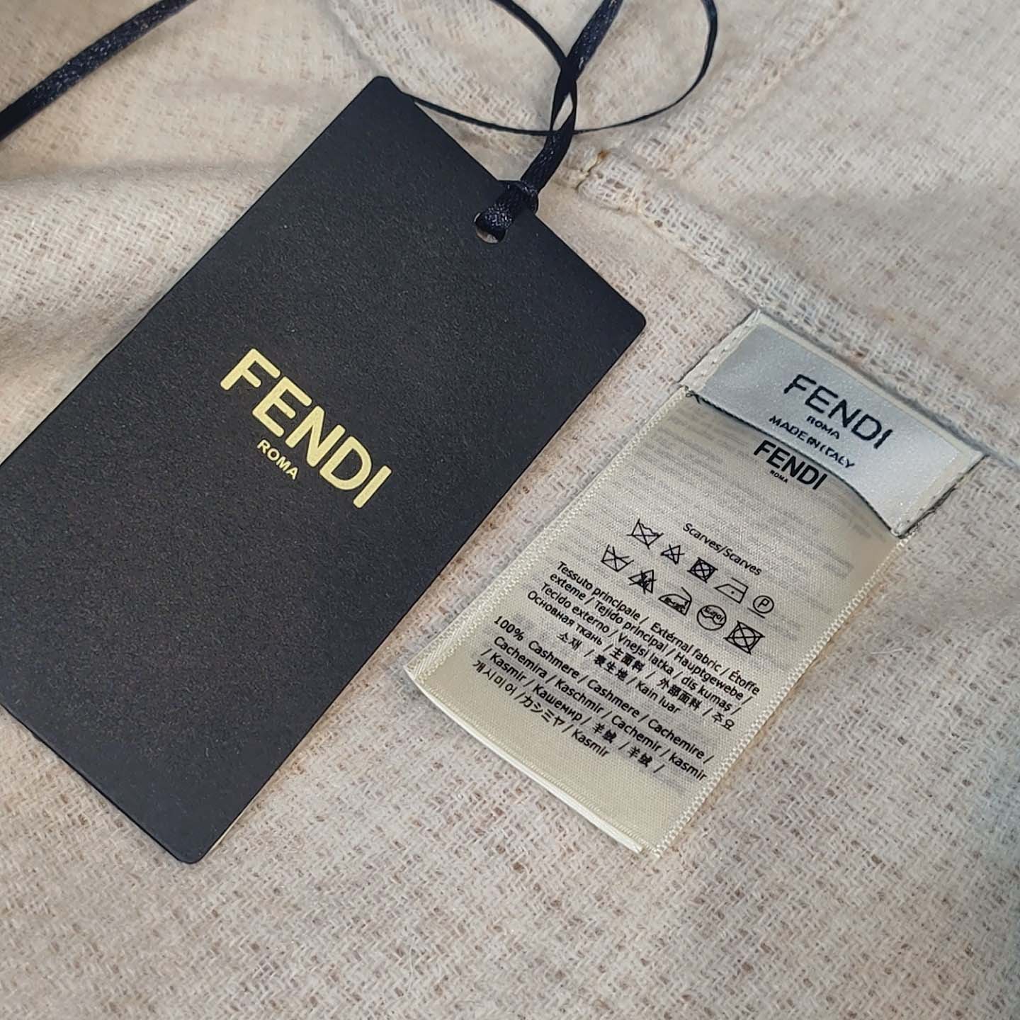 Fendi Poncho - EUR FASHION