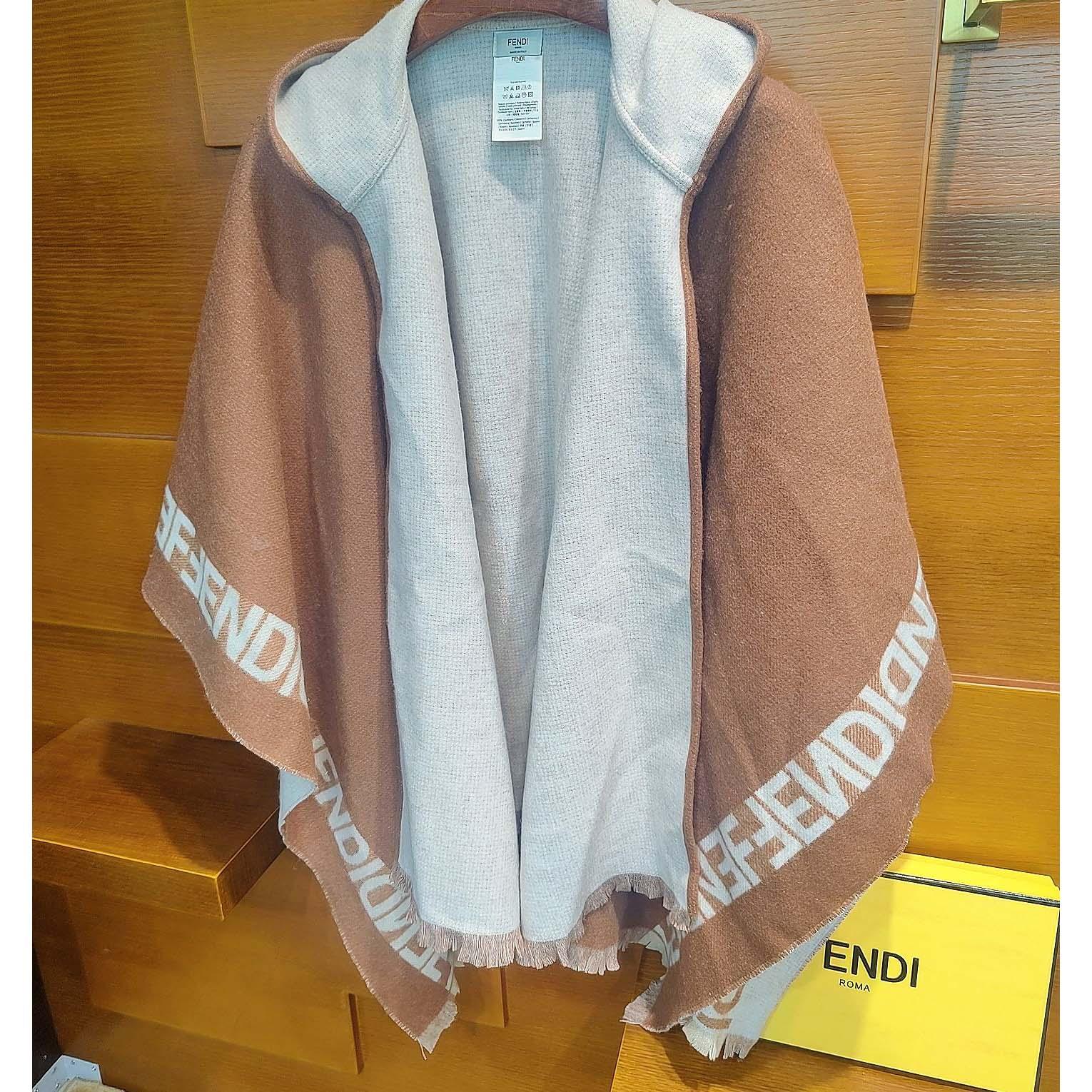 Fendi Poncho - EUR FASHION