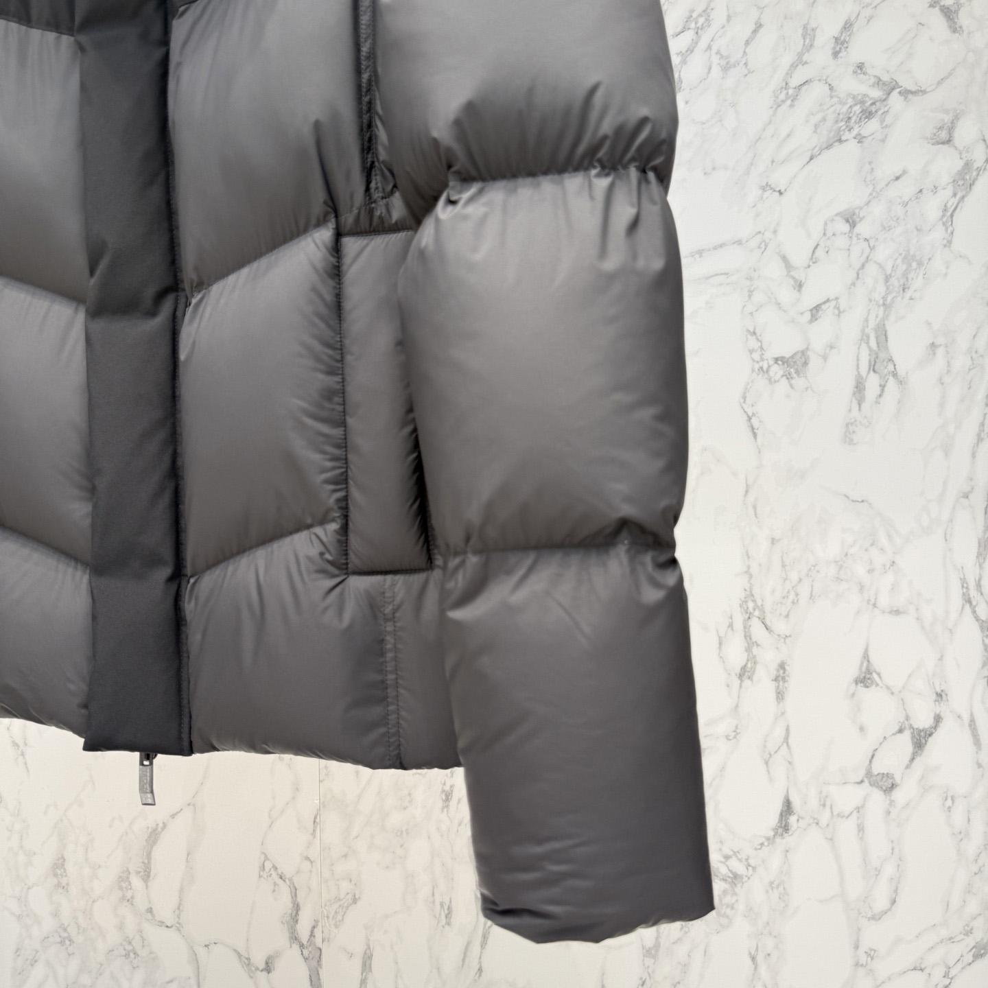 Moncler Short Down Jacket - EUR FASHION