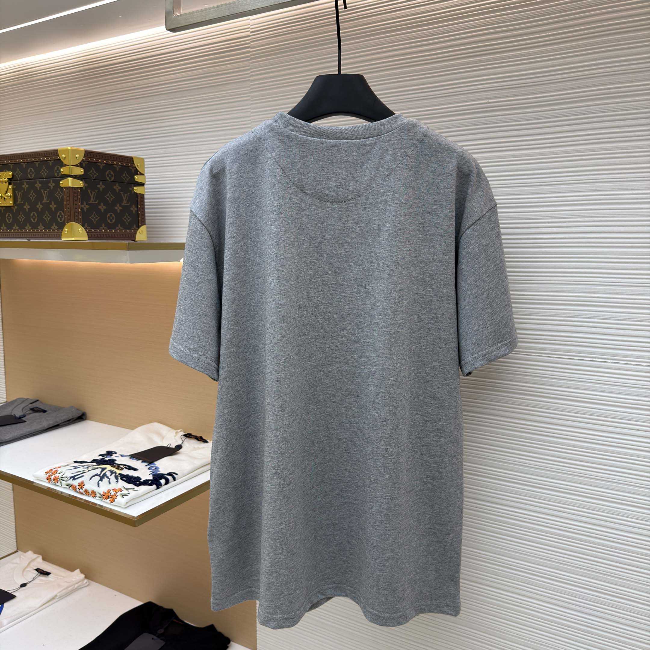 Louis Vuitton Signature Patches T-Shirt   1AJCES - EUR FASHION