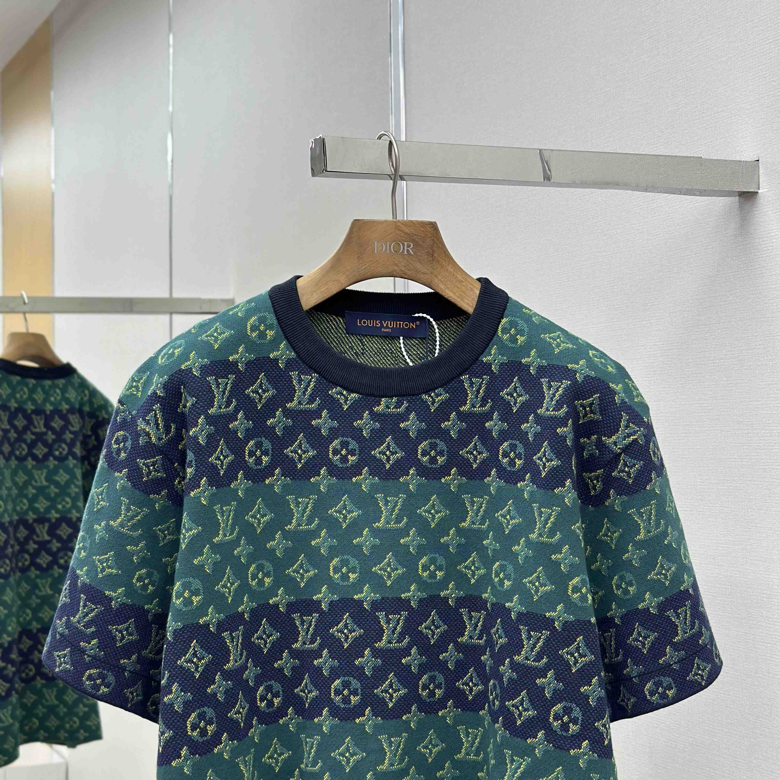 Louis Vuitton Monogram Short-Sleeved Crewneck   1AIJZT - EUR FASHION