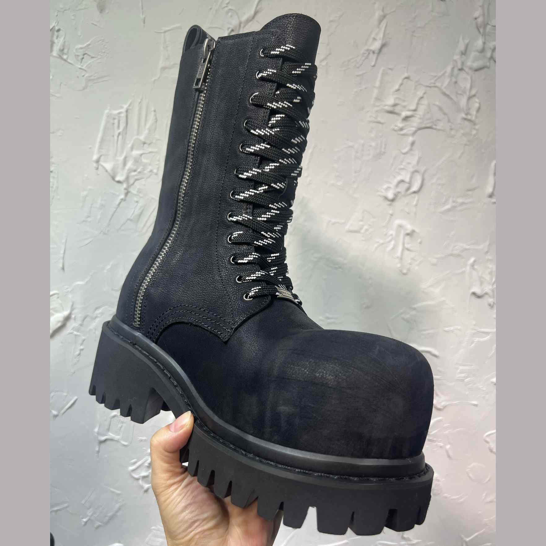 Balenciaga Stomper Zipped Bootie In Black - EUR FASHION