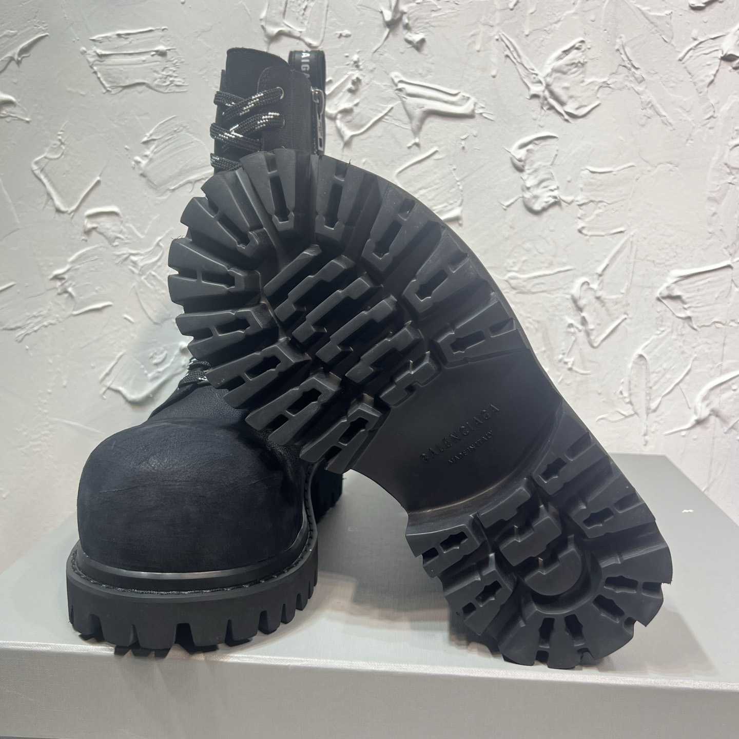 Balenciaga Stomper Zipped Bootie In Black - EUR FASHION