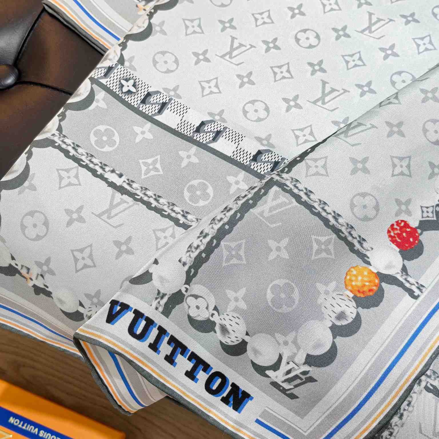 Louis Vuitton Dandy Monogram Silk Square   M94847 - EUR FASHION