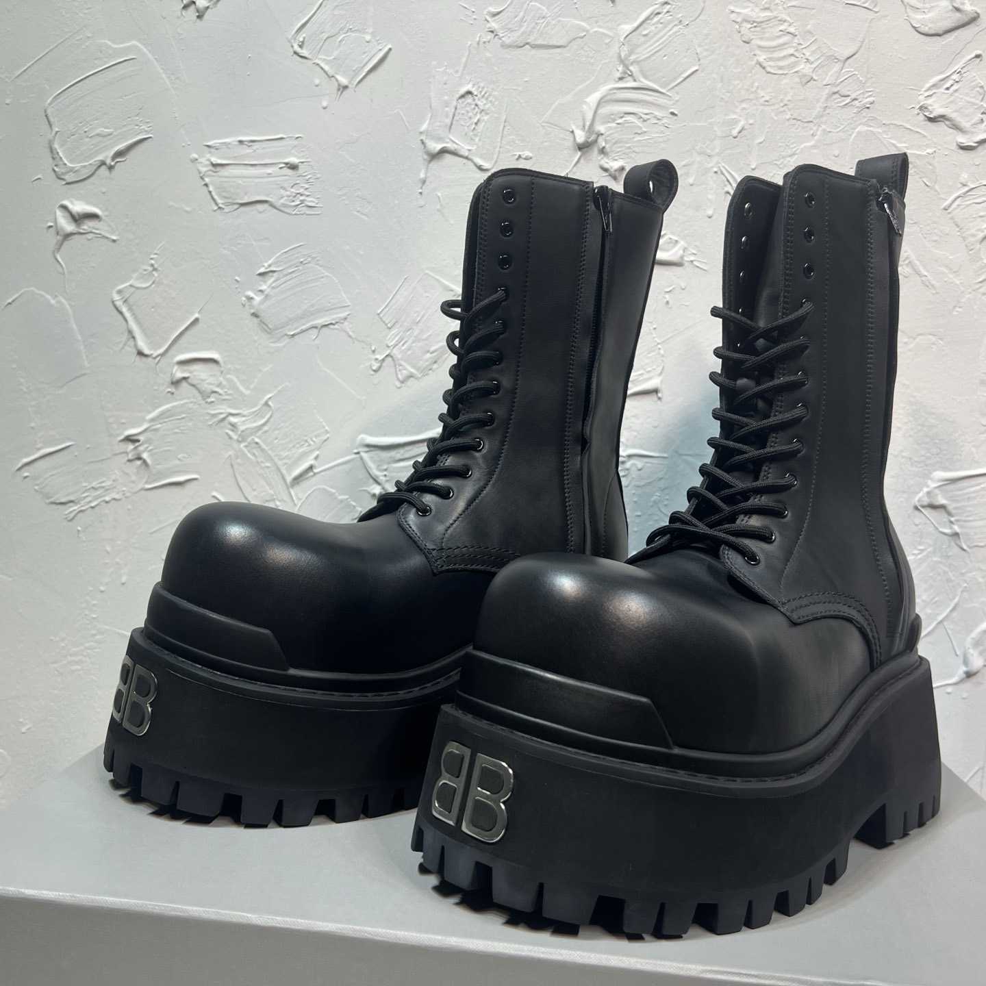 Balenciaga Strike Platform Bootie In Black - EUR FASHION