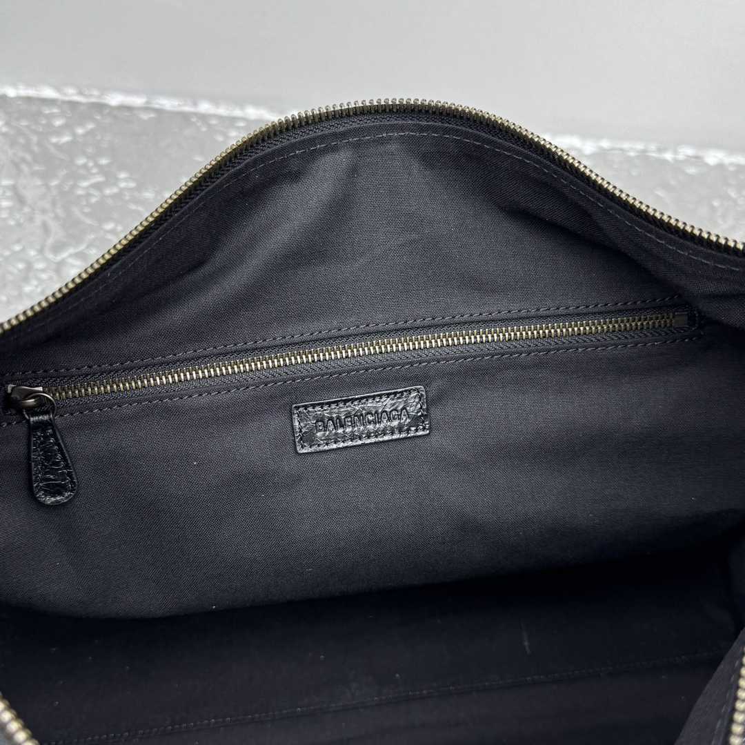 Balenciaga Le City Hobo Bag Medium In Black - EUR FASHION