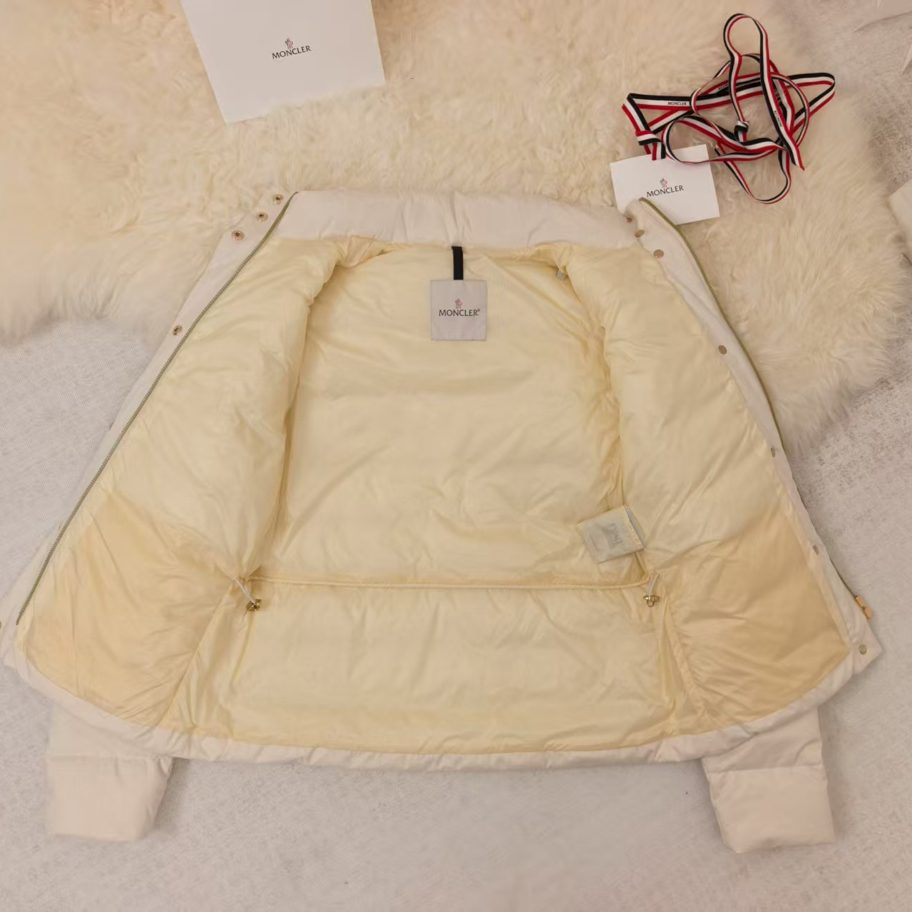 Moncler Bessettes Short Down Jacket - EUR FASHION