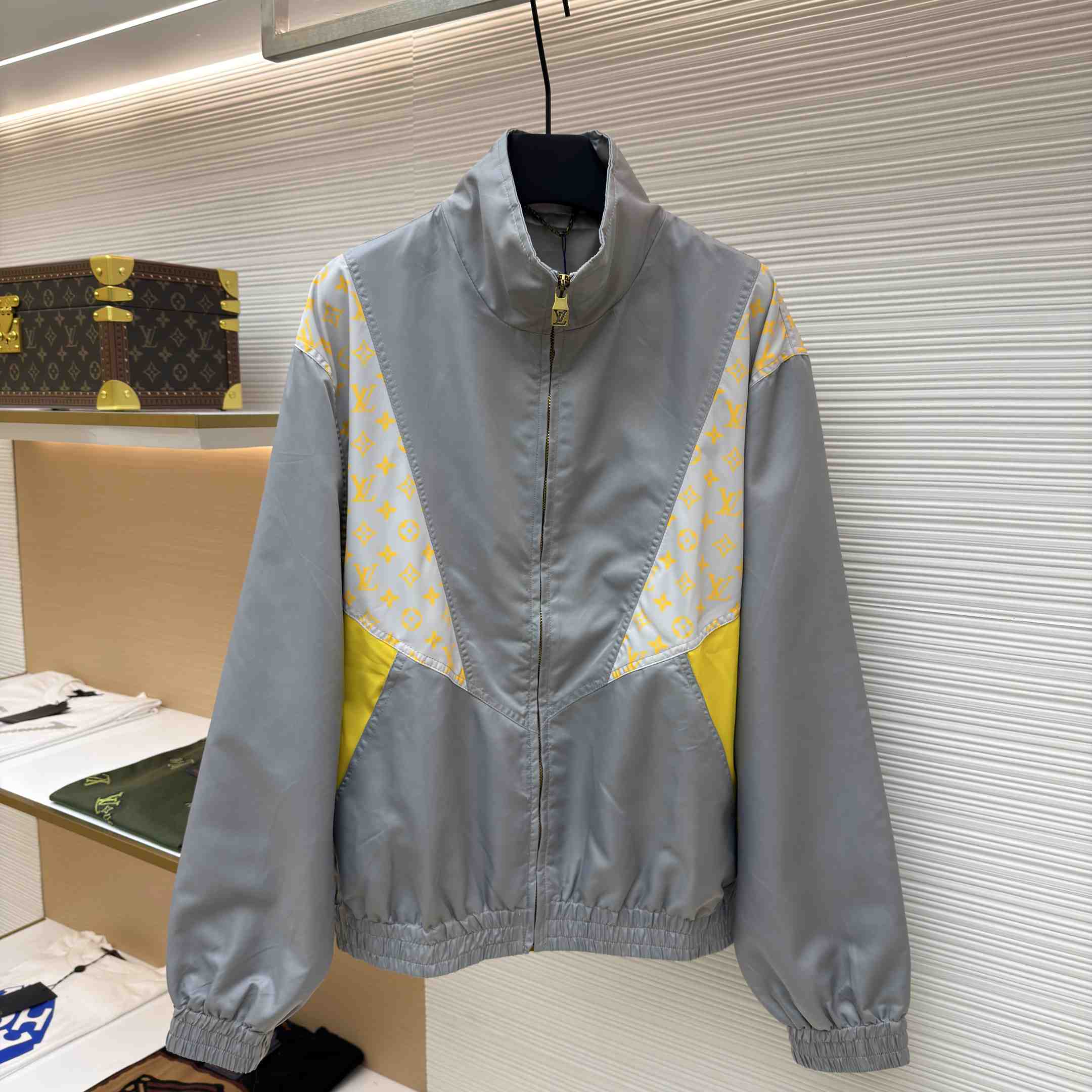 Louis Vuitton Monogram Track Top     1AHV38 - EUR FASHION