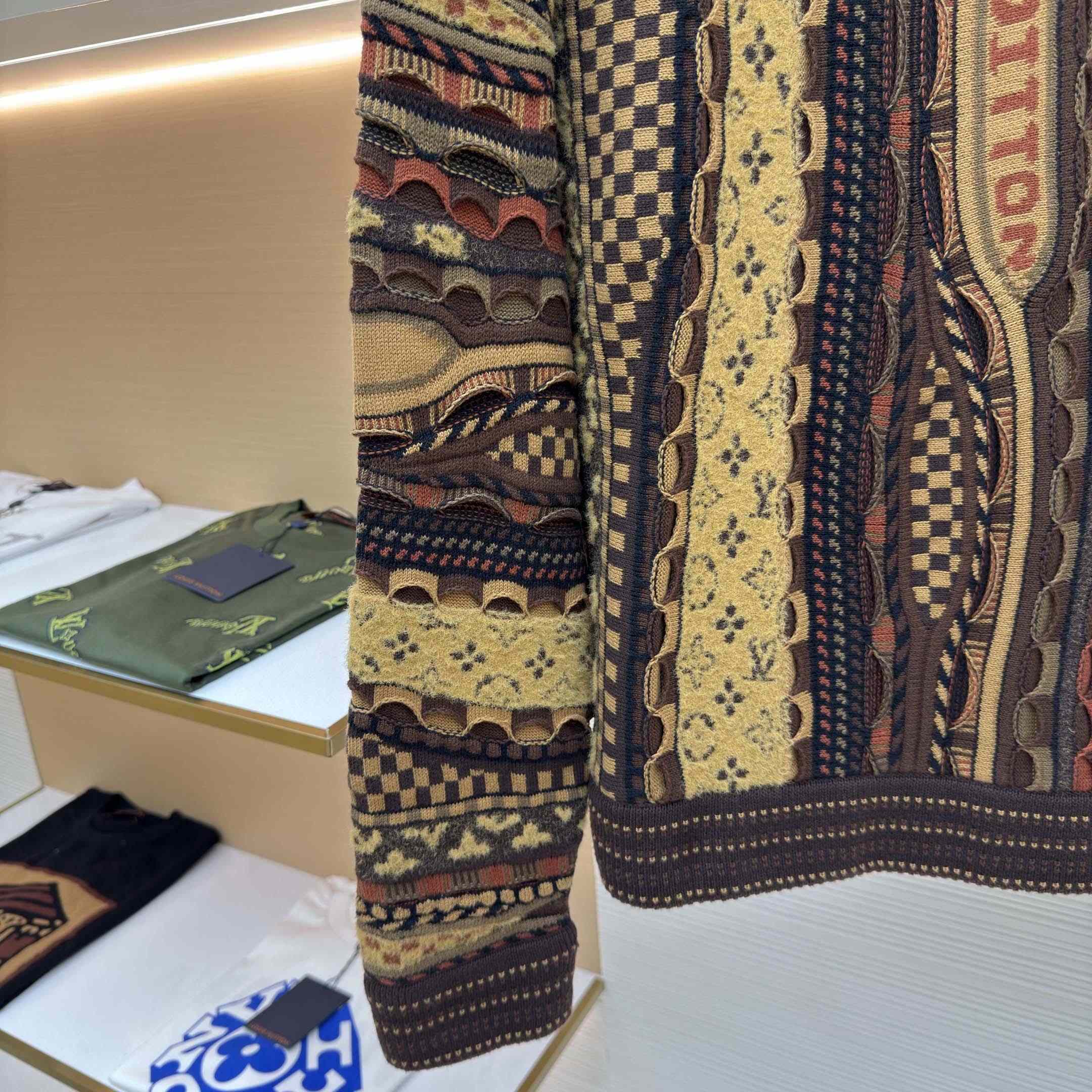 Louis Vuitton Long-Sleeved Crewneck   1AIMBI - EUR FASHION