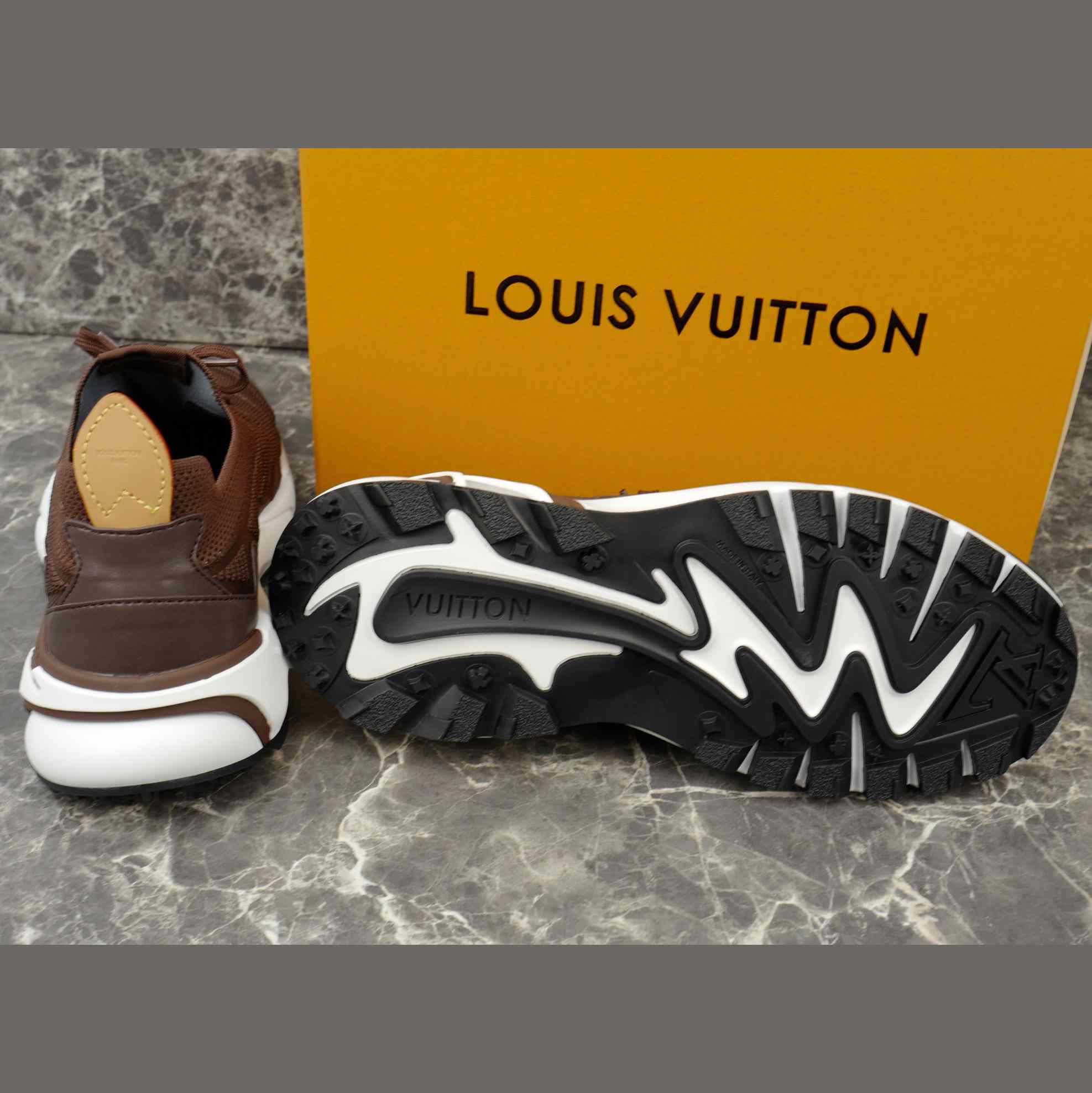 Louis Vuitton LV Runner Tatic Sneaker   1AIWVN - EUR FASHION