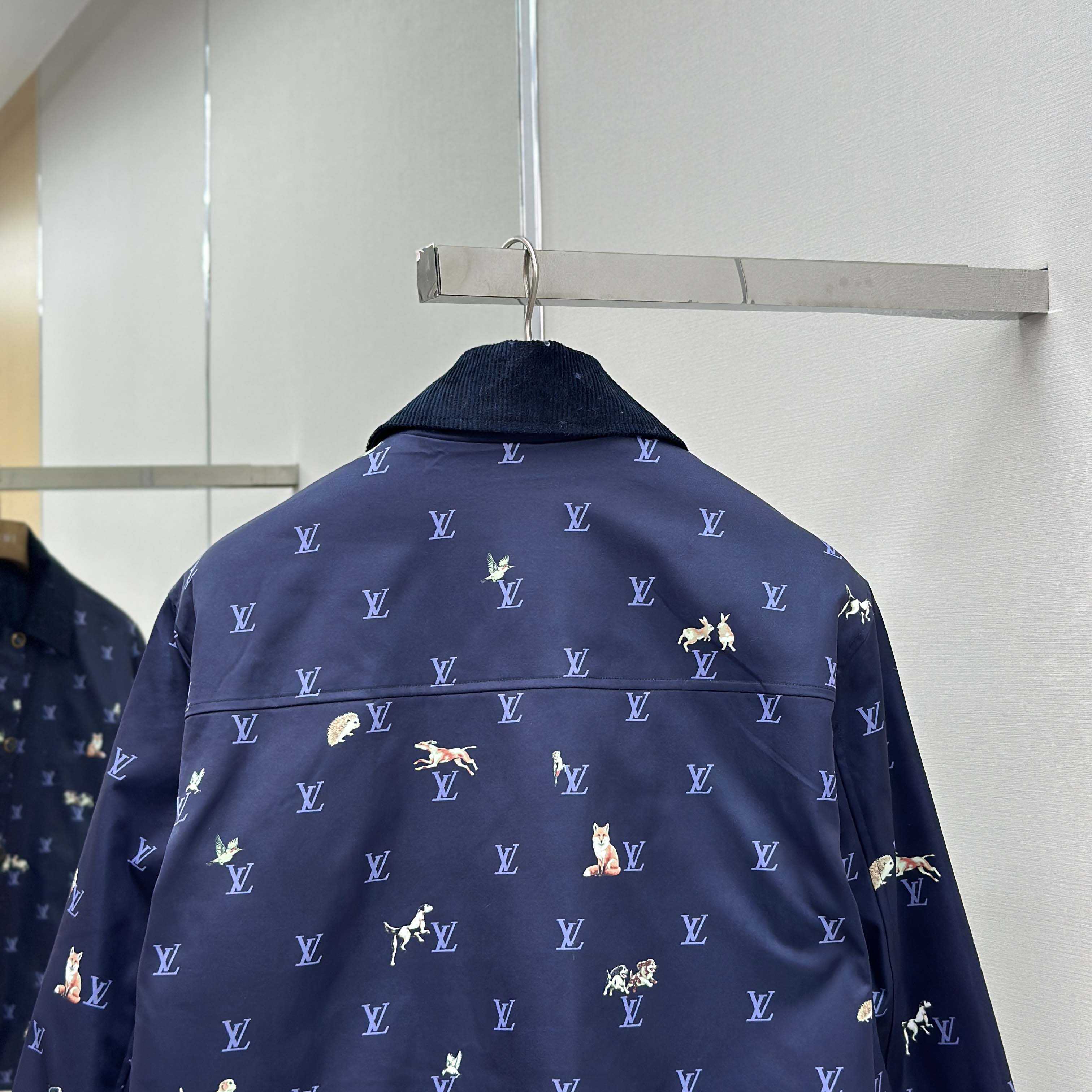 Louis Vuitton LV Blason Padded Jacket   1AJBFR - EUR FASHION