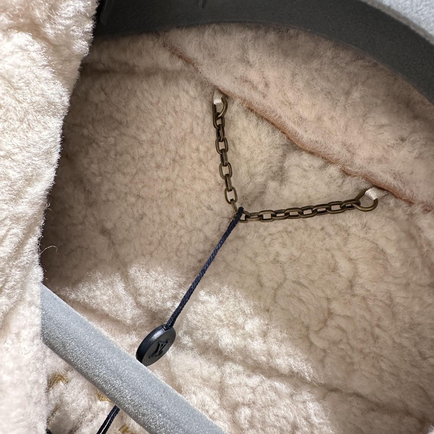 Louis Vuitton Embroidered Shearling Workwear Blouson   1AFXIP - EUR FASHION