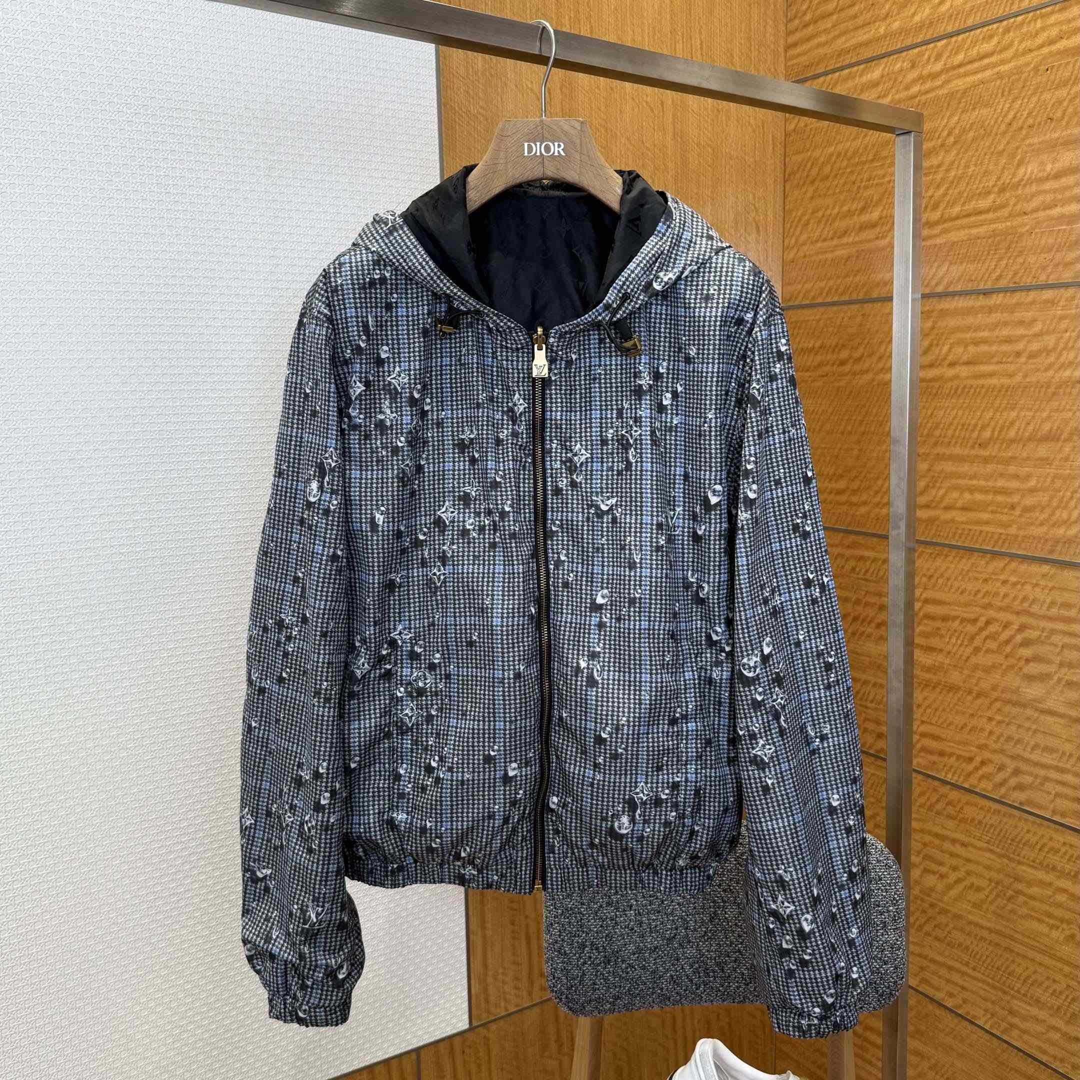 Louis Vuitton Monogram Reversible Windbreaker   1AJBF8 - EUR FASHION